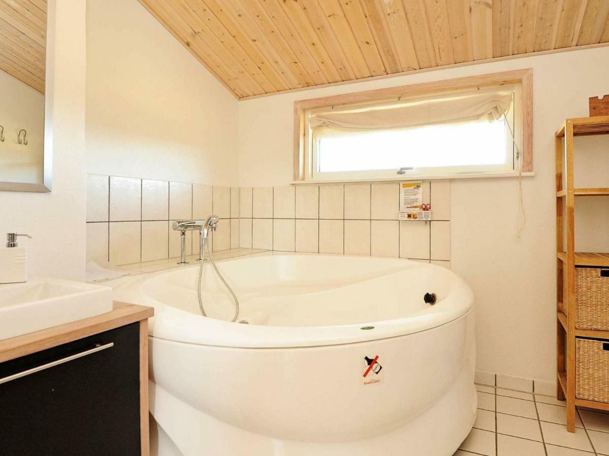 8 Person Holiday Home In Fan Fano Ngoại thất bức ảnh